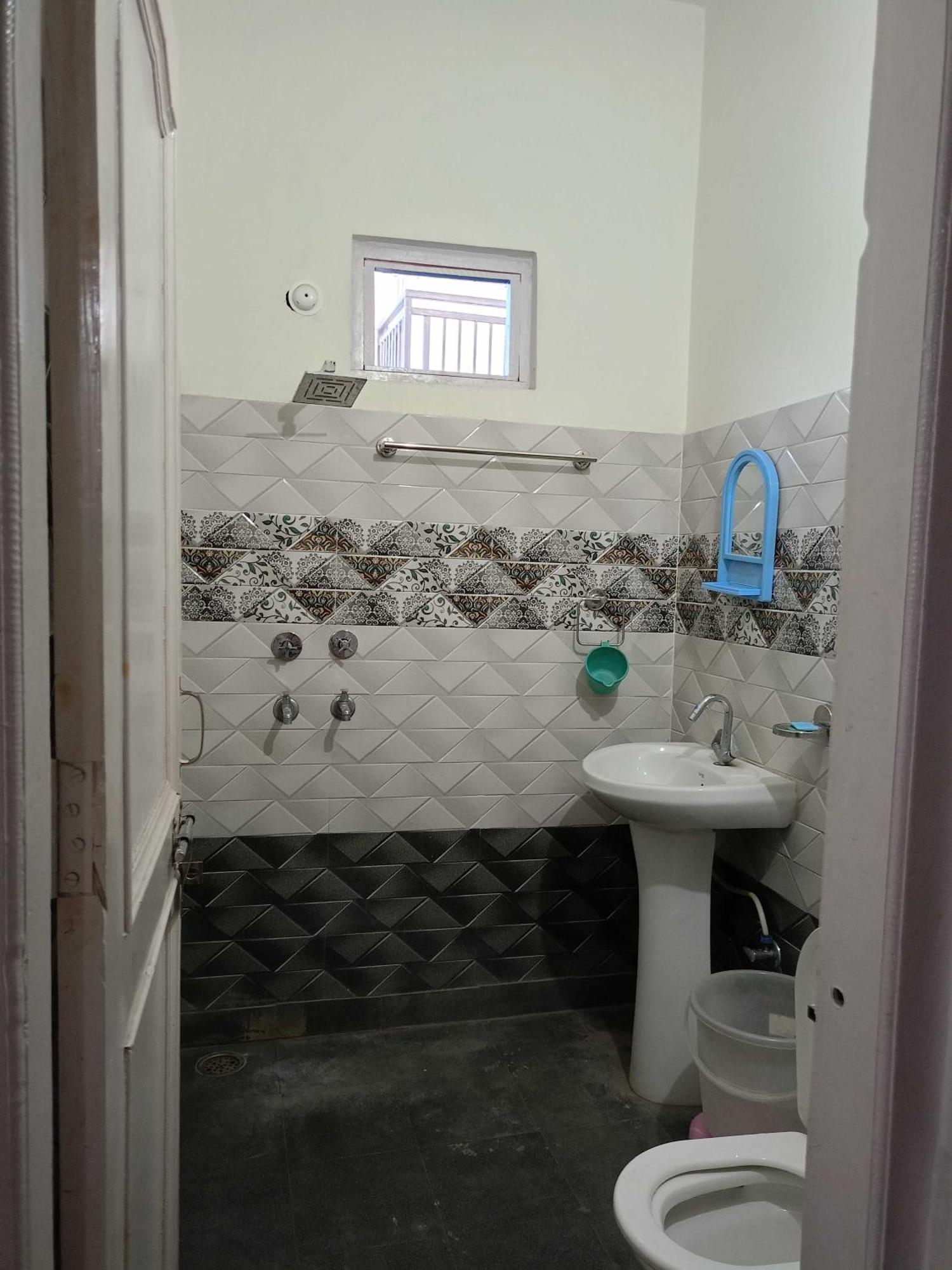 Hotel O Parmar Palace Манди Екстериор снимка